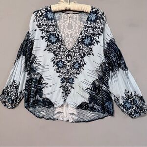 UO Free People Blue White Floral Blouse Birds Buttons Balloon Sleeves OSFM Small